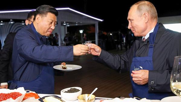 Phong cách ngoại giao gần gũi của Tổng thống Putin với các nhà lãnh đạo phương Đông