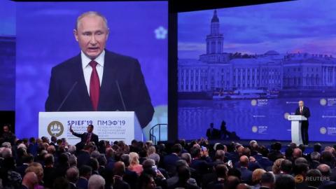 Tổng thống Putin: Dollar là vũ khí chính trị của Mỹ
