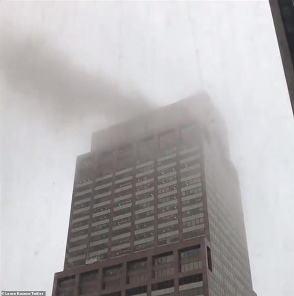 Hiện trường vụ trực thăng lao vào tòa nhà 54 tầng ở New York