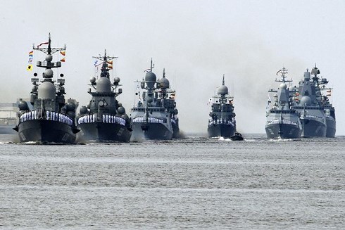 Xem video chiến hạm Quang Trung Việt Nam và 40 tàu chiến duyệt binh Ngày Hải quân Nga