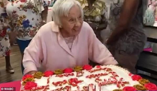 Được hỏi bí kíp sống lâu, cụ bà 107 tuổi bật mí: 