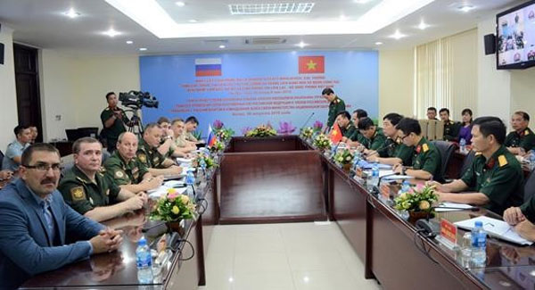 Trao đổi về kênh liên lạc quốc phòng Việt Nam - Nga