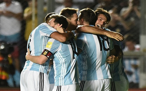 Messi rực sáng, Argentina đánh bại Colombia