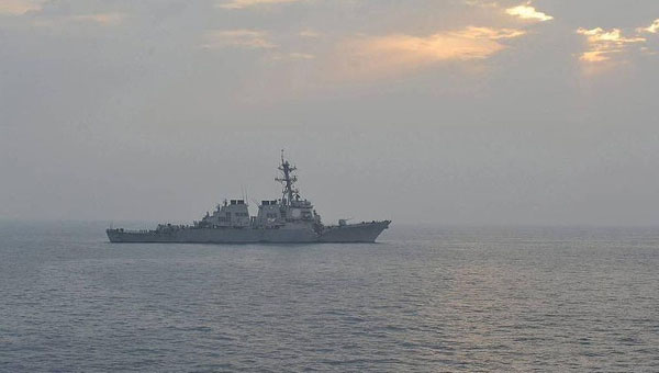 Ba tàu chiến Nga theo sát tàu khu trục tên lửa Mỹ ở Biển Đen
