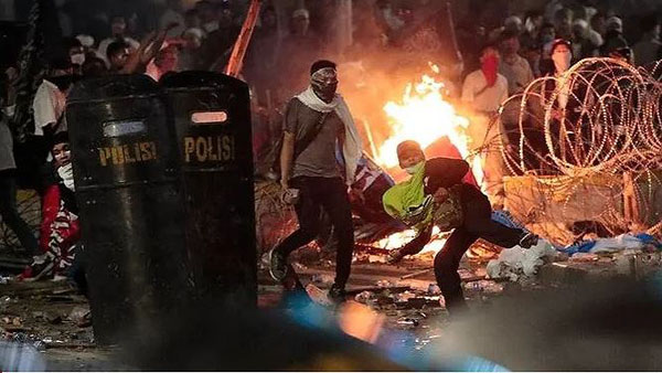 Bạo loạn ở Indonesia, thủ đô biến thành chiến trường