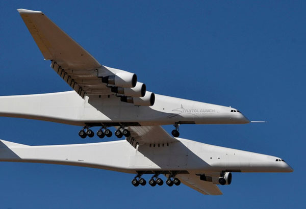 Máy bay lớn nhất thế giới cất cánh lần đầu tiên
