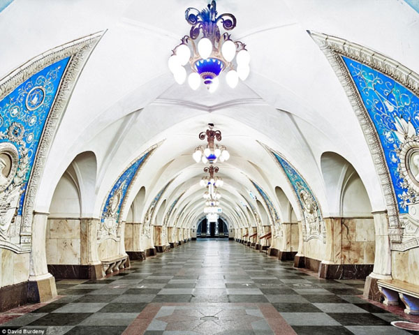 Ga tàu điện ngầm thời đại công nghệ mới ở Moscow (Nga)
