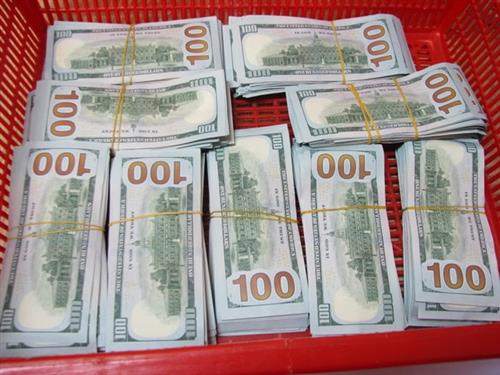 Khách mang 90.000 USD qua cửa khẩu sân bay Tân Sơn Nhất