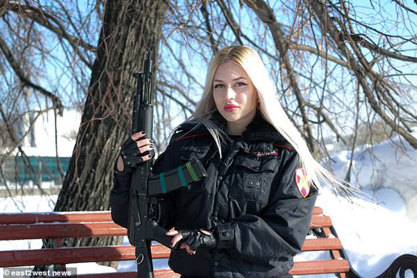 Nữ vệ sĩ của Putin dành vương miện đẹp nhất quân đội Nga