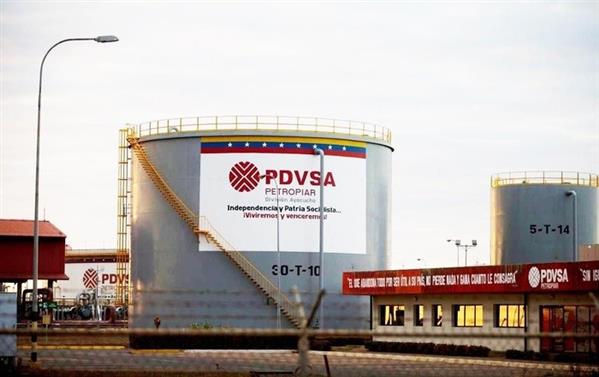 Bị Mỹ siết trừng phạt, Venezuela chuyển tài khoản của các liên doanh dầu sang ngân hàng Nga