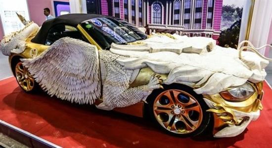 Choáng với xe hình rồng dát vàng và xương bò trị giá hàng triệu USD