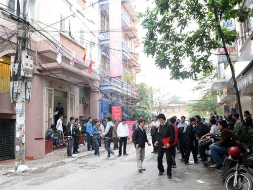 Tổng Giám đốc cắm sổ đỏ, ô tô trả nợ cho công nhân về quê ăn Tết