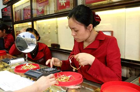 Giá vàng tiếp tục tăng trong phiên cuối năm