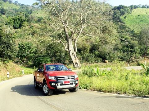 Làm gì khi phải đỗ xe dưới nắng?