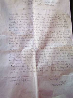 Mẹ nữ sinh đổi tình lấy điểm phải tránh mặt mọi người