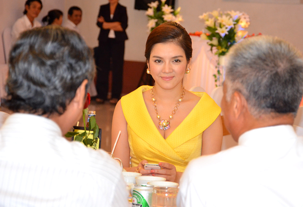 Lý Nhã Kỳ xuất hiện sau tin đồn mang bầu