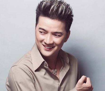 Đàm Vĩnh Hưng chấm điểm 'chân dài' gây tranh cãi