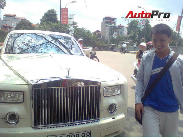 Rolls-Royce Phantom trắng - 29A 088.88 lại tái xuất trên phố