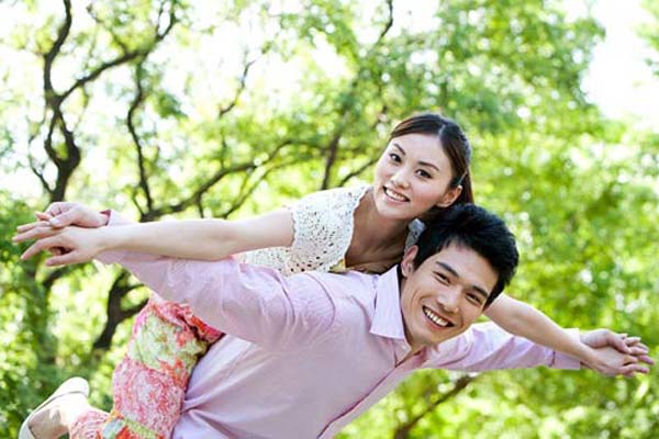 6 biểu hiện cho thấy chàng yêu bạn thật lòng...