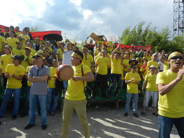 Tin ảnh: Đội bóng Sông Lam Nghệ An tham gia giải bóng đá cộng đồng 2012