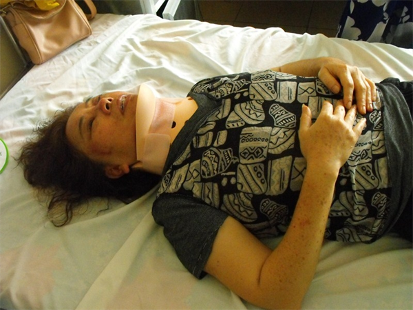 Sự thật bất ngờ về vụ 'con giữ mẹ cho bố đánh gãy cổ'