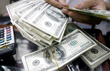 Việt Nam: Tỷ giá tăng thêm 1%: 'Cực chẳng đã'