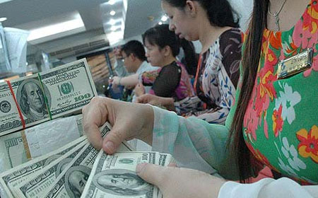 Trong thời bất an, USD vẫn là nhất