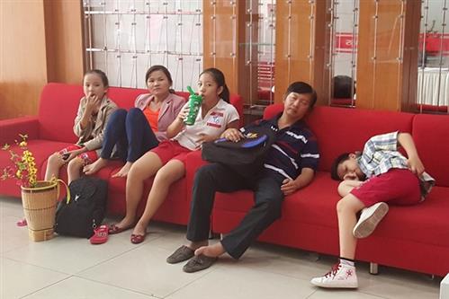 Phụ huynh kể chuyện nhọc nhằn đưa con đi thi game show