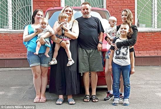 Lo ngại làn sóng tị nạn, một gia đình Đức chạy sang Nga