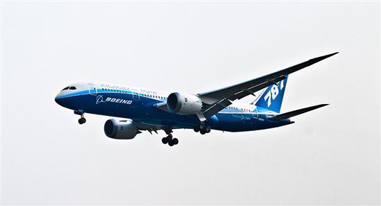 Phi công Nhật Bản điều khiển Boeing 200 tấn như là máy bay tiêm kích