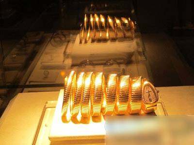 Đồng hồ hình rắn của Thủy Tiên: 3.529.800.000 đồng