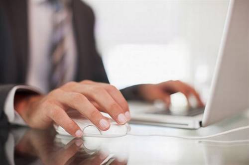 Ngã ngửa khi tìm thấy clip sex của vợ trên mạng