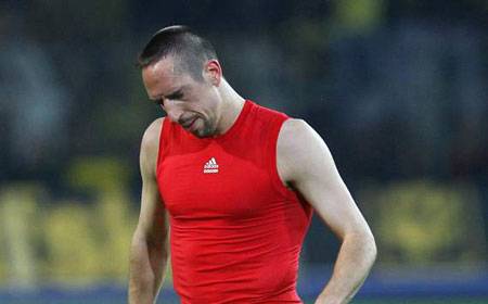 “Tẩn” Robben, Ribery lĩnh án phạt 50.000 euro