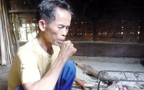 Kỳ lạ vuốt dao nung, ngậm lửa... đuổi bệnh