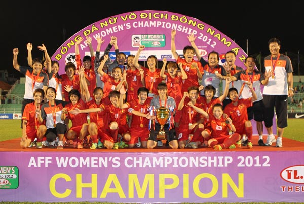 Thắng nghẹt thở Myanmar, tuyển nữ Việt Nam vô địch Đông Nam Á
