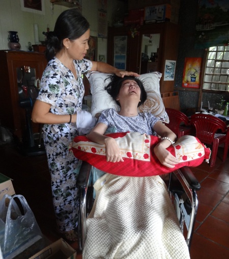 Bố Hoa hậu Đặng Thu Thảo gây tai nạn làm một cô giáo sống thực vật