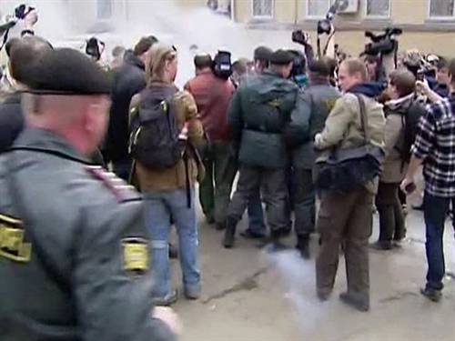 Moskva: Kẻ gây rối mang rìu lẻn vào tòa án