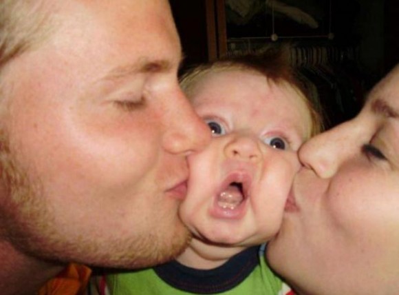 Nhịn cười với tình huống khó đỡ của bé