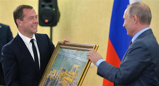 [Video] - Tổng thống Putin tặng gì cho Thủ tướng Medvedev nhân ngày sinh nhật?