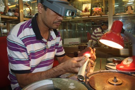 Duy nhất ở Việt Nam: 'Chợ đá quý' bán... như rau