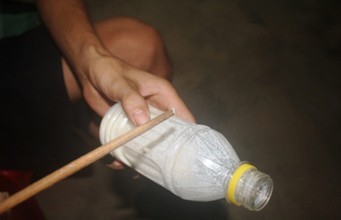 Sữa tươi nhãn Mộc Châu bị tố lúc nhúc sinh vật lạ