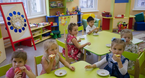 Tổng thống Putin bãi bỏ thuế đánh vào lợi nhuận từ hoạt động chăm sóc trẻ em