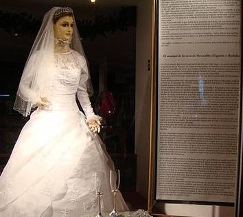 Bàng hoàng phát hiện ma-nơ-canh từ thi thể người?