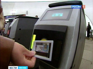 Moskva: Đi tàu điện ngầm bằng thẻ xã hội của người khác sẽ bị phạt 2 500 rúp