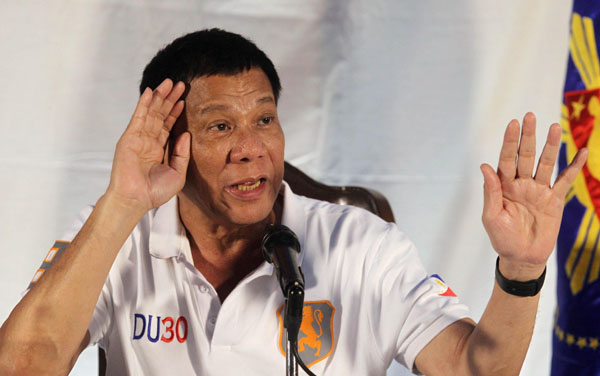 Ông Duterte thách Mỹ tuyên chiến với Trung Quốc trên biển Đông