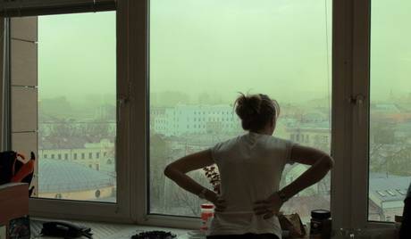 Moskva: Mây màu vàng xanh và cơn lốc mạnh