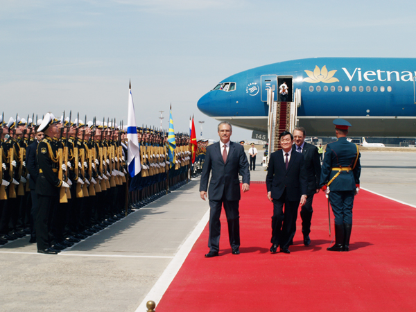 Chủ tịch nước đến Moskva bắt đầu thăm chính thức Liên bang Nga (Tin và ảnh)