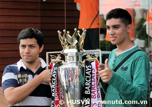 Huyền thoại MU và Cúp vô địch ngoại hạng Anh sắp tới Việt Nam