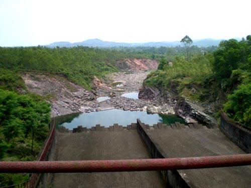 Hà Tĩnh: Hàng tạ thịt bò, cá to từ trên trời rơi xuống