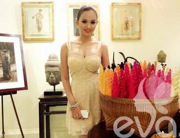 'Ngực khủng' Hoàng Oanh được yêu thích ở Campuchia